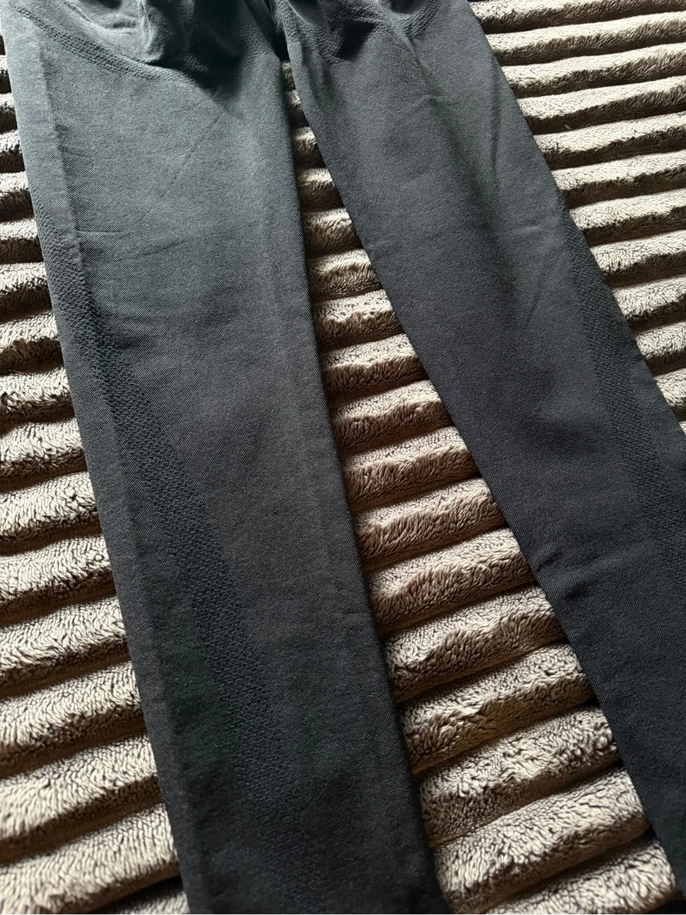 HALARA Black High-Rise Seamless Leggings with Butt Scrunch - Picture 8 of 8